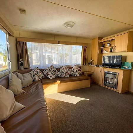 Lovely 8 Berth Caravan At St Osyth Beach Holiday Park Ref 28101G Clacton-on-Sea Exterior foto